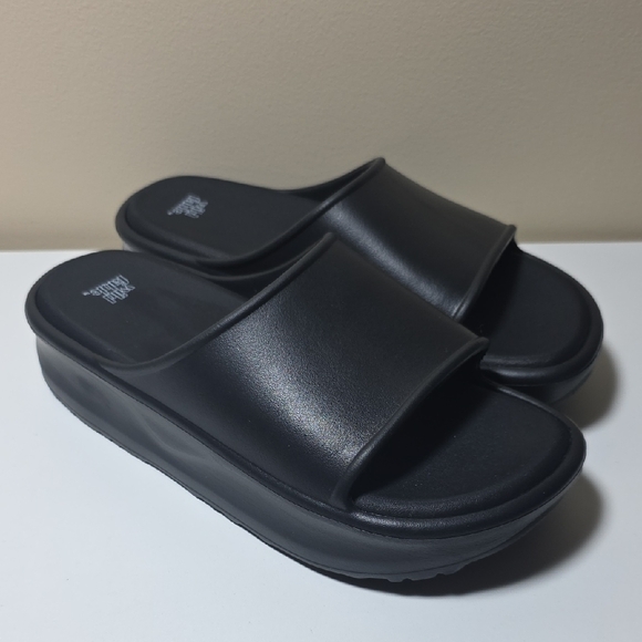 wild fable Shoes - Wild Fable NWOT Black Platform Slide Sandals — Padded Slides